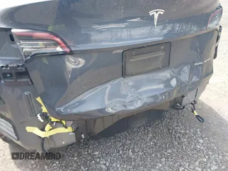 2020 Tesla Model Y Long Range with VIN 5YJYGDEE2LF029385, listed as a IAAI auction lot 42164786 with 58,685 mi miles and . Bid and sale history available at DreamBid. Image 6.