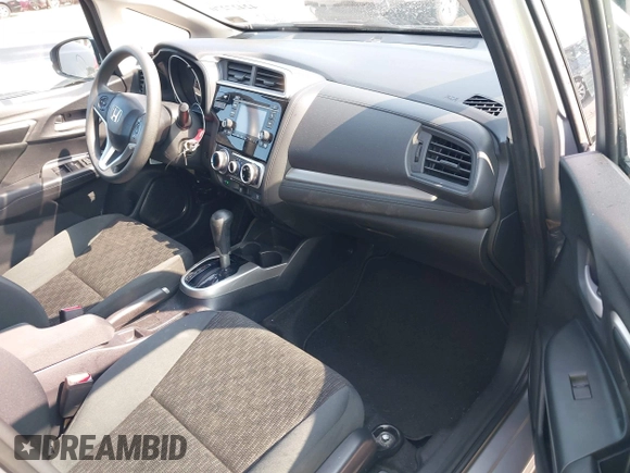 2017 Honda Fit LX z VIN 3HGGK5H50HM705123, wystawiony jako IAAI lot #42427270 z przebiegiem 328 978 mil mil oraz . Historia ofert i sprzedaży dostępna na DreamBid. Obrazek 5.