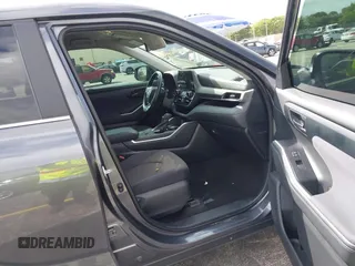 2023 Toyota Highlander L z VIN 5TDKDRAH7PS509046, wystawiony jako IAAI lot #41572986 z przebiegiem 50 039 mil mil oraz . Historia ofert i sprzedaży dostępna na DreamBid. Obrazek 5.