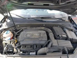 2017 Volkswagen Passat S z VIN 1VWAT7A32HC085122, wystawiony jako IAAI lot #42204880 z przebiegiem 61 935 mil mil oraz . Historia ofert i sprzedaży dostępna na DreamBid. Obrazek 10.