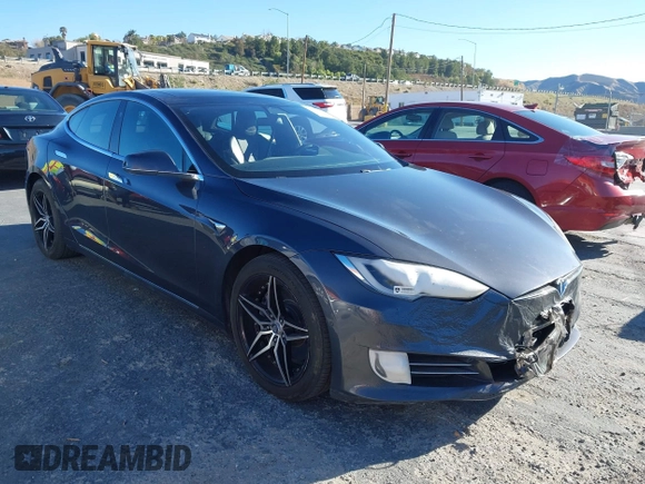 2017 Tesla Model S 100D z VIN 5YJSA1E20HF189557, wystawiony jako IAAI lot #41546084 z przebiegiem 253 218 mil mil oraz . Historia ofert i sprzedaży dostępna na DreamBid. Obrazek 1.