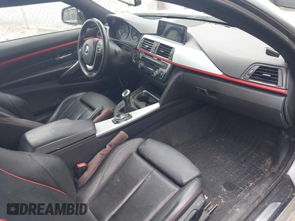 2014 BMW 4 Series 435i xDrive z VIN WBA3R5C54EF784725, wystawiony jako IAAI lot #42291673 z przebiegiem 107 124 mil mil oraz . Historia ofert i sprzedaży dostępna na DreamBid. Obrazek 5.