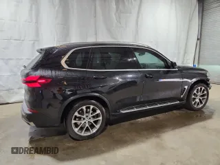 2024 BMW X5 xDrive40i z VIN 5UX23EU09R9V62123, wystawiony jako Copart lot #58241675 z przebiegiem 46 253 mil mil oraz Tytuł czysty. Historia ofert i sprzedaży dostępna na DreamBid. Obrazek 3.