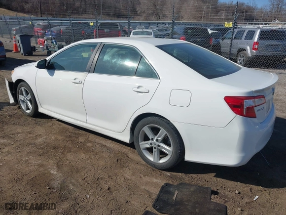 2014 Toyota Camry L with VIN 4T1BF1FK6EU334034, listed as a IAAI auction lot 41792144 with 133,940 mi miles. Bid and sale history available at carsss.com. Image 3.