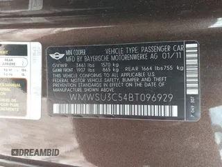 2011 MINI Hardtop z VIN WMWSU3C54BT096929, wystawiony jako IAAI lot #42262794 z przebiegiem 122 963 mil mil oraz . Historia ofert i sprzedaży dostępna na DreamBid. Obrazek 9.