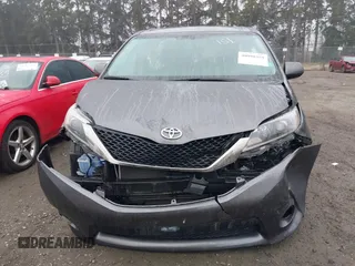 2017 Toyota Sienna SE with VIN 5TDXZ3DC1HS897574, listed as a IAAI auction lot 40998359 with 27,804 mi miles. Bid and sale history available at carsss.com. Image 12.