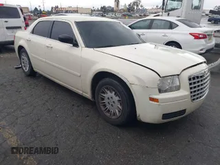 2006 Chrysler 300 with VIN 2C3KA43RX6H470150, listed as a IAAI auction lot 41767272 with 107,457 mi miles. Bid and sale history available at carsss.com. Image 1.