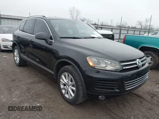 2013 Volkswagen Touareg Exec с VIN WVGEF9BP7DD008996, выставлен на аукционе IAAI как лот 41521161 с пробегом 231 300 миль миль и . История ставок и продаж доступна на DreamBid. Изображение 1.