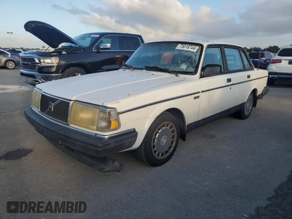 1991 Volvo 240 z VIN YV1AA8844M1441146, wystawiony jako Copart lot #75018744 z przebiegiem 159 330 mil mil oraz Nie do naprawy • Non repairable. Historia ofert i sprzedaży dostępna na DreamBid. Obrazek 1.