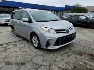2018 Toyota Sienna LE Auto Access Seat with VIN 5TDKZ3DC8JS901748, listed as a Copart auction lot 58890095 with 99,162 mi miles and Salvage title. Bid and sale history available at DreamBid. Image 14.