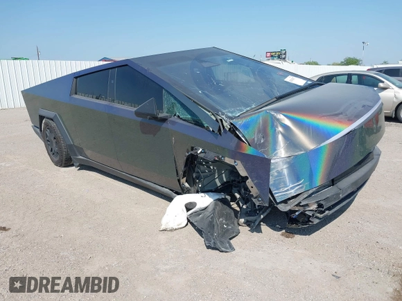 2024 Tesla Cybertruck z VIN 7G2CEHED4RA024805, wystawiony jako IAAI lot #42034257 z przebiegiem Nie podano mil oraz . Historia ofert i sprzedaży dostępna na DreamBid. Obrazek 1.