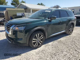 2023 Nissan Pathfinder Platinum z VIN 5N1DR3DH4PC200280, wystawiony jako Copart lot #48794295 z przebiegiem 44 240 mil mil oraz Szkoda całkowita • Salvage title. Historia ofert i sprzedaży dostępna na DreamBid. Obrazek 1.