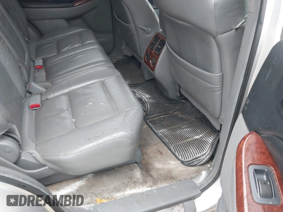 2005 Acura MDX with VIN 2HNYD18245H557011, listed as a IAAI auction lot 41572677 with 275,411 mi miles. Bid and sale history available at carsss.com. Image 8.