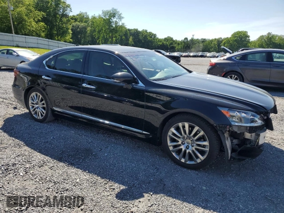 2015 Lexus LS 460 z VIN JTHBL5EF3F5137129, wystawiony jako Copart lot #54654675 z przebiegiem 62 489 mil mil oraz Szkoda całkowita • Salvage title. Historia ofert i sprzedaży dostępna na DreamBid. Obrazek 4.