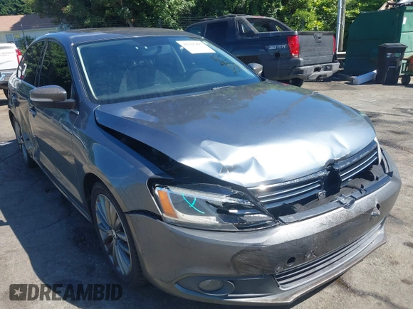2011 Volkswagen Jetta SEL with VIN 3VWLZ7AJXBM352695, listed as a IAAI auction lot 42325497 with 166,864 mi miles and . Bid and sale history available at DreamBid. Image 17.