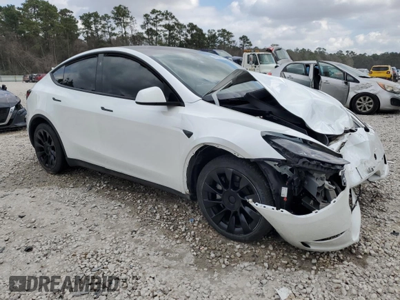 2024 Tesla Model Y Long Range with VIN 7SAYGDEE1RA234401, listed as a Copart auction lot 44199495 with 17,900 mi miles and Clean Title. Bid and sale history available at DreamBid. Image 4.
