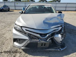 2022 Toyota Camry SE z VIN 4T1G11AK4NU050977, wystawiony jako Copart lot #61466605 z przebiegiem 69 410 mil mil oraz Czysty tytuł • Clean title. Historia ofert i sprzedaży dostępna na DreamBid. Obrazek 5.