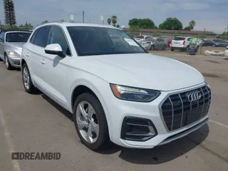 2021 Audi Q5 Premium Plus with VIN WA1BAAFY0M2069879, listed as a IAAI auction lot 42009952 with 44,686 mi miles. Bid and sale history available at carsss.com. Image 1.