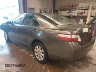 2007 Toyota Camry z VIN JTNBB46K573017707, wystawiony jako IAAI lot #42230423 z przebiegiem 140 843 mil mil oraz . Historia ofert i sprzedaży dostępna na DreamBid. Obrazek 3.