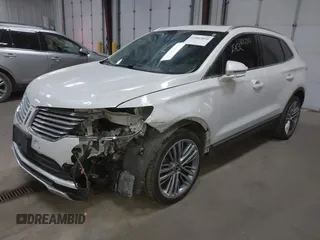 2016 Lincoln MKC Reserve z VIN 5LMTJ3DH6GUJ11160, wystawiony jako IAAI lot #41802010 z przebiegiem 96 861 mil mil oraz . Historia ofert i sprzedaży dostępna na DreamBid. Obrazek 2.