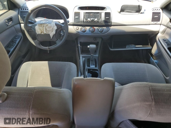 2005 Toyota Camry STD z VIN 4T1BE32K05U406365, wystawiony jako Copart lot #58035155 z przebiegiem 283 788 mil mil oraz Czysty tytuł • Clean title. Historia ofert i sprzedaży dostępna na DreamBid. Obrazek 8.