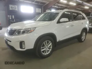 2014 Kia Sorento LX z VIN 5XYKTDA73EG537532, wystawiony jako Copart lot #60302935 z przebiegiem 144 896 mil mil oraz Czysty tytuł • Clean title. Historia ofert i sprzedaży dostępna na DreamBid. Obrazek 1.