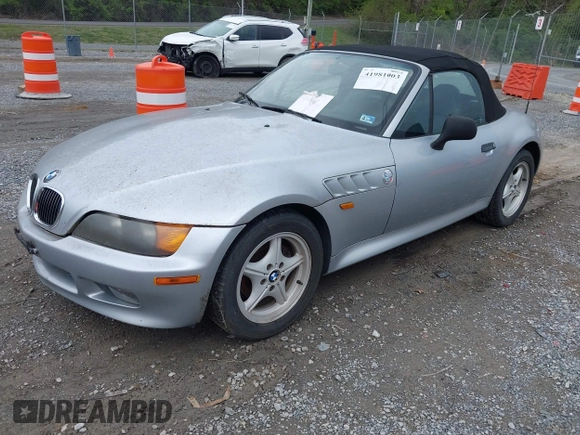 1997 BMW 3 Series 1.9L with VIN 4USCH7322VLB82833, listed as a IAAI auction lot 41981003 with 150,956 mi miles. Bid and sale history available at carsss.com. Image 2.