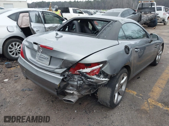 2012 Mercedes-Benz SLK 350 с VIN WDDPK5HA1CF007243, выставлен на аукционе IAAI как лот 41313121 с пробегом 137 538 миль миль и . История ставок и продаж доступна на DreamBid. Изображение 4.