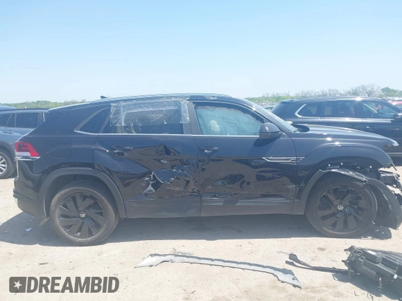 2024 Volkswagen Atlas SE z VIN 1V2JE2CA8RC217294, wystawiony jako IAAI lot #41962704 z przebiegiem 14 733 mil mil oraz . Historia ofert i sprzedaży dostępna na DreamBid. Obrazek 14.