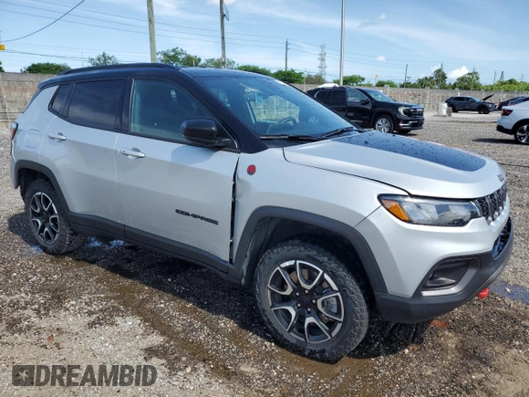 2024 Jeep Compass Trailhawk with VIN 3C4NJDDN4RT149558, listed as a Copart auction lot 58942365 with 31,644 mi miles and Clean title. Bid and sale history available at DreamBid. Image 4.