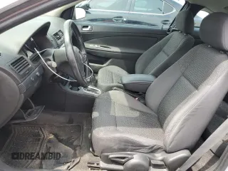 2007 Pontiac G5 z VIN 1G2AL15FX77395082, wystawiony jako Copart lot #56042275 z przebiegiem 150 552 mil mil oraz Szkody całkowita. Historia ofert i sprzedaży dostępna na DreamBid. Obrazek 7.