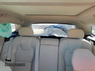 2023 Volvo XC60 Plus Bright Theme z VIN YV4L12RN6P1389037, wystawiony jako Copart lot #48723525 z przebiegiem Nie podano mil oraz Nie do naprawy • Non repairable. Historia ofert i sprzedaży dostępna na DreamBid. Obrazek 10.