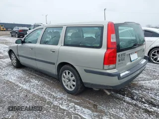 2001 Volvo V70 with VIN YV1SW61R412116714, listed as a IAAI auction lot 41241427 with 133,812 mi miles. Bid and sale history available at carsss.com. Image 3.