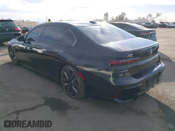 2023 BMW i7 xDrive60 z VIN WBY53EJ08PCN64169, wystawiony jako IAAI lot #40994066 z przebiegiem 6326 mil mil oraz . Historia ofert i sprzedaży dostępna na DreamBid. Obrazek 3.