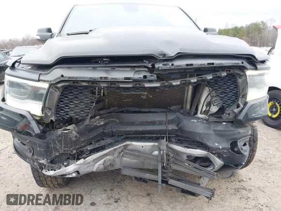 2019 Ram 1500 Rebel z VIN 1C6SRFLT1KN722064, wystawiony jako IAAI lot #41513201 z przebiegiem 113 559 mil mil oraz . Historia ofert i sprzedaży dostępna na DreamBid. Obrazek 6.