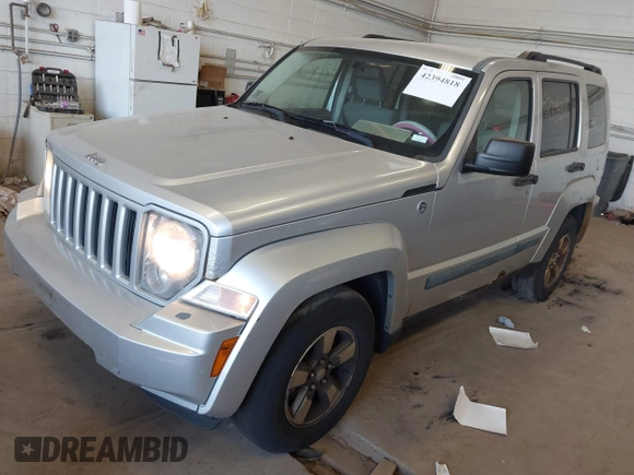 2008 Jeep Liberty Sport z VIN 1J8GN28K28W205032, wystawiony jako IAAI lot #42394818 z przebiegiem 229 088 mil mil oraz . Historia ofert i sprzedaży dostępna na DreamBid. Obrazek 2.