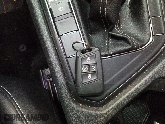 2024 Volkswagen Tiguan SE z VIN 3VV3B7AX0RM082514, wystawiony jako IAAI lot #42796136 z przebiegiem 27 247 mil mil oraz . Historia ofert i sprzedaży dostępna na DreamBid. Obrazek 33.