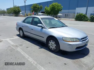 1998 Honda Accord LX z VIN 1HGCG5641WA035702, wystawiony jako IAAI lot #42475884 z przebiegiem 216 721 mil mil oraz . Historia ofert i sprzedaży dostępna na DreamBid. Obrazek 1.