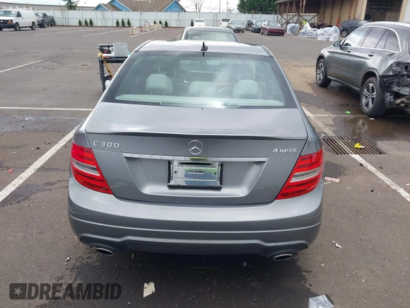 2014 Mercedes-Benz C with VIN WDDGF8AB5ER318166, listed as a IAAI auction lot 41911146 with 115,691 mi miles. Bid and sale history available at carsss.com. Image 16.