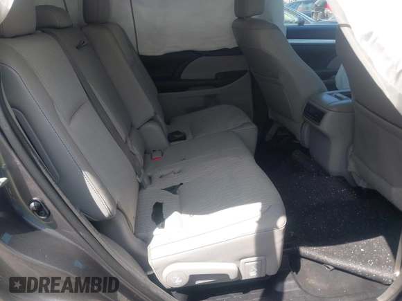 2015 Toyota Highlander LE z VIN 5TDBKRFH5FS178691, wystawiony jako IAAI lot #42058496 z przebiegiem 103 411 mil mil oraz . Historia ofert i sprzedaży dostępna na DreamBid. Obrazek 8.
