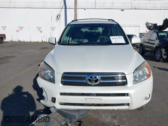 2008 Toyota RAV4 Ltd with VIN JTMZK34V685022611, listed as a IAAI auction lot 41421351 with 136,276 mi miles. Bid and sale history available at carsss.com. Image 12.