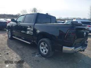 2019 Ram 1500 Big Horn z VIN 1C6SRFFT7KN658334, wystawiony jako IAAI lot #41930603 z przebiegiem 84 124 mil mil oraz . Historia ofert i sprzedaży dostępna na DreamBid. Obrazek 3.