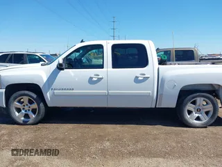 2008 Chevrolet Silverado 1500 1LT with VIN 3GCEC13058G305273, listed as a IAAI auction lot 41630003 with 301,420 mi miles and . Bid and sale history available at DreamBid. Image 13.
