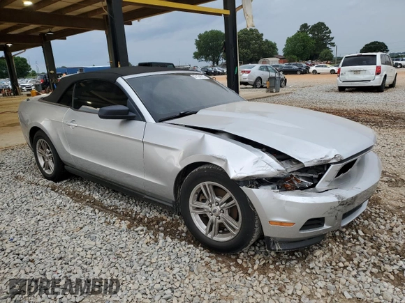 2012 Ford Mustang V6 z VIN 1ZVBP8EM4C5265359, wystawiony jako Copart lot #57124815 z przebiegiem 169 977 mil mil oraz Szkoda całkowita • Salvage title. Historia ofert i sprzedaży dostępna na DreamBid. Obrazek 4.