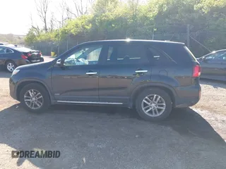 2015 Kia Sorento LX with VIN 5XYKTCA63FG614211, listed as a IAAI auction lot 42041969 with 133,264 mi miles and . Bid and sale history available at carsss.com. Image 15.