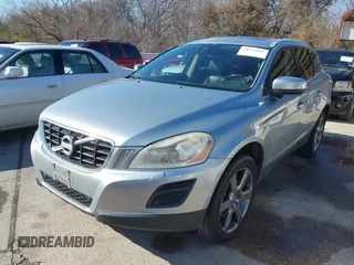 2013 Volvo XC60 3.2L с VIN YV4952DL1D2370356, выставлен на аукционе IAAI как лот 41332064 с пробегом 253 457 миль миль и . История ставок и продаж доступна на DreamBid. Изображение 2.