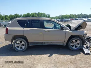 2017 Jeep Compass Sport SE z VIN 1C4NJDBB1HD177962, wystawiony jako IAAI lot #42567966 z przebiegiem 100 418 mil mil oraz . Historia ofert i sprzedaży dostępna na DreamBid. Obrazek 13.