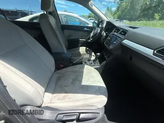 2018 Volkswagen Tiguan S z VIN 3VV0B7AX2JM014870, wystawiony jako Copart lot #65734835 z przebiegiem 118 575 mil mil oraz Czysty tytuł • Clean title. Historia ofert i sprzedaży dostępna na DreamBid. Obrazek 5.