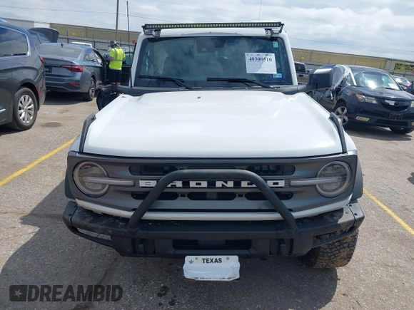2022 Ford Bronco with VIN 1FMEE5DP1NLB31354, listed as a IAAI auction lot 40300510 with 8,980 mi miles. Bid and sale history available at carsss.com. Image 11.
