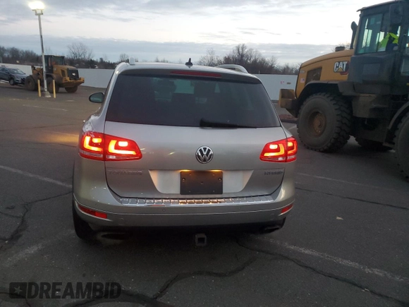 2012 Volkswagen Touareg with VIN WVGFG9BPXCD004442, listed as a Copart auction lot 41466935 with 98,956 mi miles and Clean title. Bid and sale history available at DreamBid. Image 6.